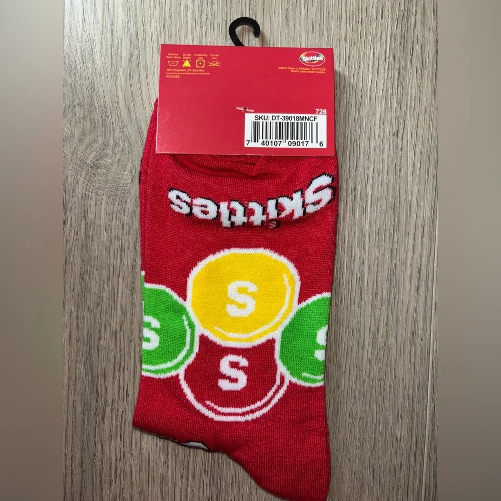 SKITTLES NOVELTY CREW SOCKS NWT MEN’S SHOE SIZE 6-12